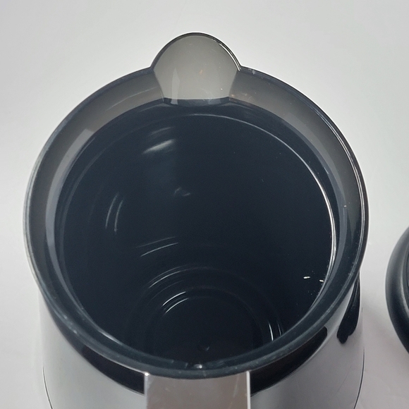 Keurig 2.0 Black Double-Walled Plastic 32oz K-Carafe Coffee Pot w/ Pitcher & Lid - Picture 3 of 9